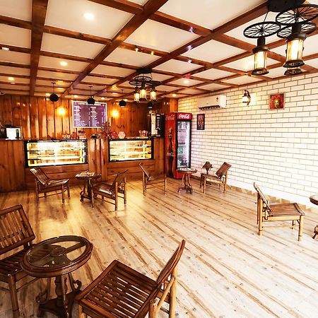 ホテルThe Grand Orion Chinhat エクステリア 写真