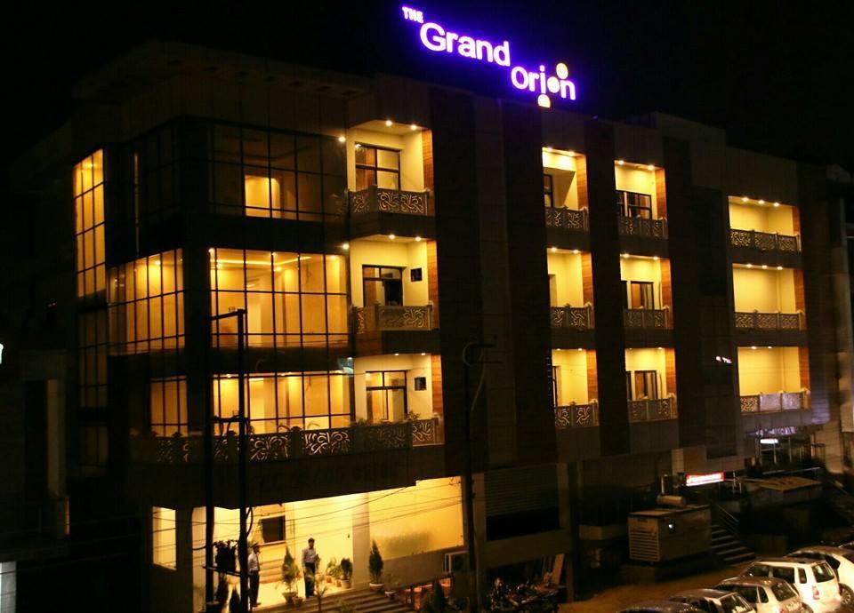ホテルThe Grand Orion Chinhat エクステリア 写真
